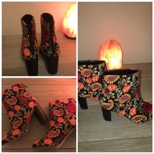 Sole Society Embroidered Booties Size 6